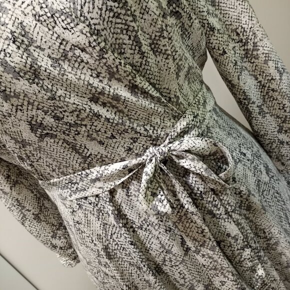 ANN TAYLOR FACTORY SNAKESKIN PRINT WRAP SRESS 3/4 LENGTH SLEEVE WITH BELT SIZE 8 - Picture 9 of 9